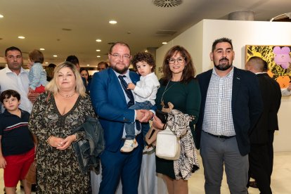 La familia de Panadería Pan de Felix, fundada por José Cortés Rodríguez, se llevó el premio Empresa.