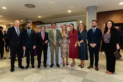 Autoridades de Felix, con el alcalde y diputado provincial Álvaro Izquierdo, junto a concejales del Ayuntamiento de Roquetas de Mar.