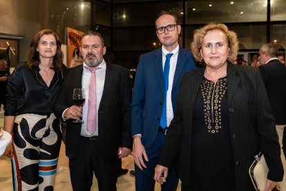 María del Carmen Lirola y Manuel Fernández Lirola, de Inmobiliaria Inversol Ferri, junto a Nicolás Manzano y María del Mar Sánchez, de Taxi Poniente.