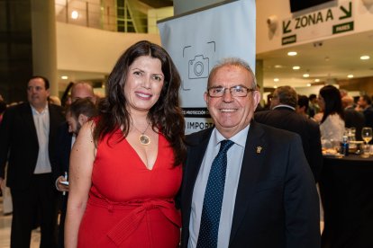 La abogada Belén Bonilla Rodríguez y Antonio Bonilla, alcalde de Vícar.