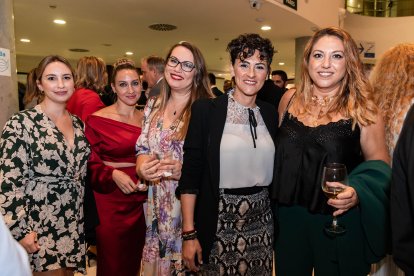 María Jesús Saldaña, Judith Murcia, Sheila Murcia, Alicia Cuenca y Tamara Sánchez, de Neuromar.