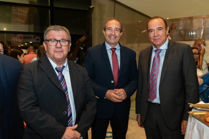 Juan Antonio González, presidente de Vicasol, Francisco Valverde, director de Escuela Agraria de Vícar, y José Manuel Fernández, gerente de Vicasol.