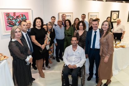 Foto de familia de los miembros del Ayuntamiento de Balanegra, con la alcaldesa y diputada provincial Nuria Rodríguez.