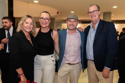 Iris Suárez, José Gómez (Moviltecno.com), Juan Manuel Durán López (Cáritas Berja) y Mari Ángeles Sánchez, concejal de Berja.
