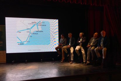 Se proyectó un vídeo y diapositivas explicativas.