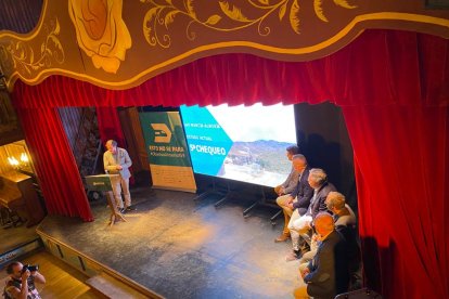 Solo hubo empresarios y técnicos. No se invitó a políticos.