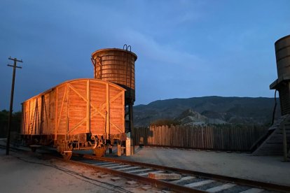 Vías del tren en los decorados cinematográficos.
