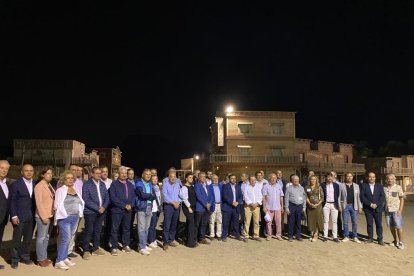 Foto de familia al acabar el acto.