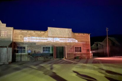 Un AVE imaginario circulando por Tabernas.