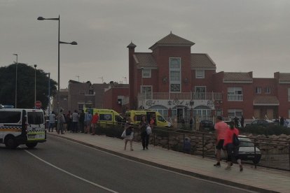 El accidente se ha producido a escasos metros del mercado de los sábados.