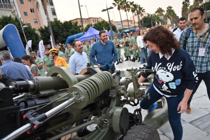 La alcaldesa fue la encargada de dar el primer cañonazo.