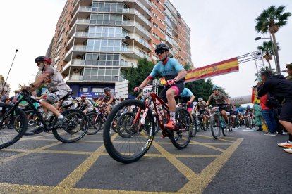 Inicio de la carrera ciclista de La Desértica.