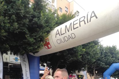 Salida de los marchadores que han participado en la cuarta edición de La Desértica.