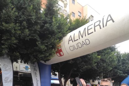 Salida de los marchadores que han participado en la cuarta edición de La Desértica.
