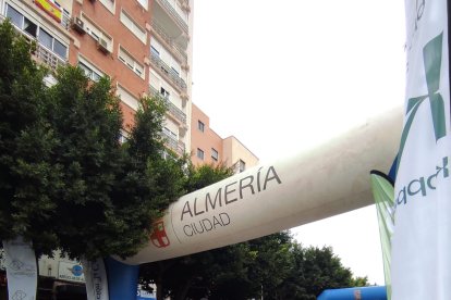 Salida de los marchadores que han participado en la cuarta edición de La Desértica.