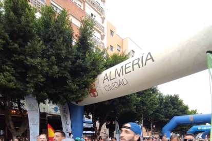 Salida de los marchadores que han participado en la cuarta edición de La Desértica.