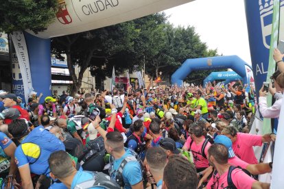 Los marchadores de La Desértica, antes de tomar la salida. 