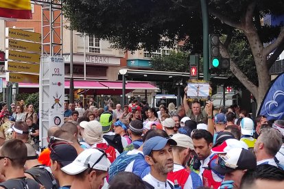 Los marchadores, antes de salir en La Desértica.