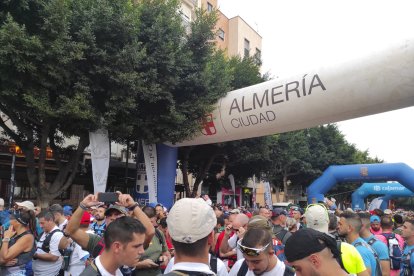 Los marchadores, antes de salir en La Desértica.