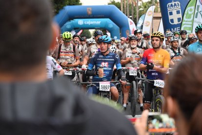 Concentración en los minutos previos a la salida de La Desértica. 