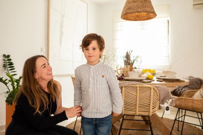 Simone Topolski y su hijo Mateo.