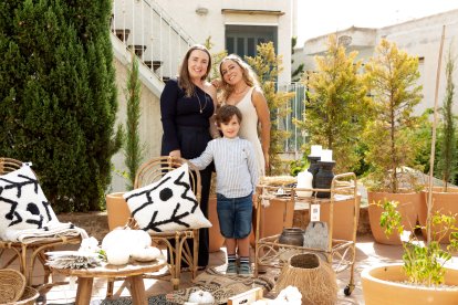 Simone Topolski y su hijo Mateo con Pepa Martínez Aguado.