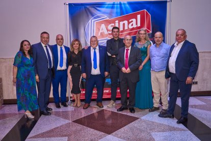 Junta directiva y personal de Asinal con Francisco Alonso, presidente de Conaif