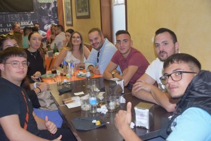 Amigos y cofrades de Macael.