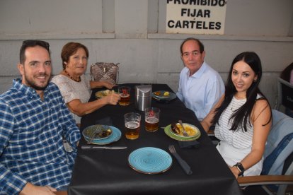 Vicente Torres, con la familia de cumpleaños.