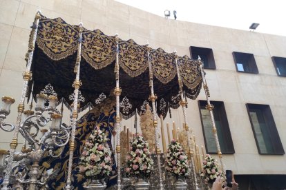 Uno de los pasos que este sábado procesionan por las calles de la capital.