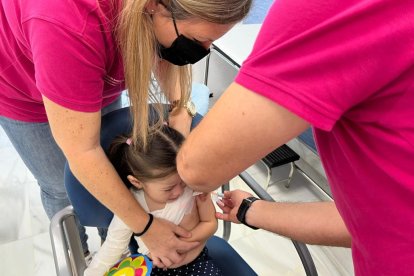 Los menores de cinco años pueden vacunarse de la gripe.