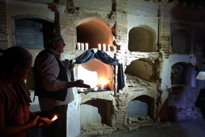 Descendientes de la nobleza se encuentran en la necrópolis veratense.