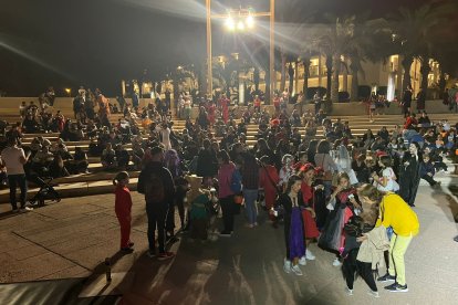 I Noche en Negro de Retamar-El Toyo organizada por la Asociación de Empresarios RETO.