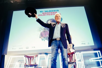 Gianni Garko, el mítico Sartana, saluda al público de Tabernas.