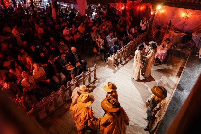 Gala inaugural del Almería Western Film Festival en el saloon del Oasys MiniHollywood.