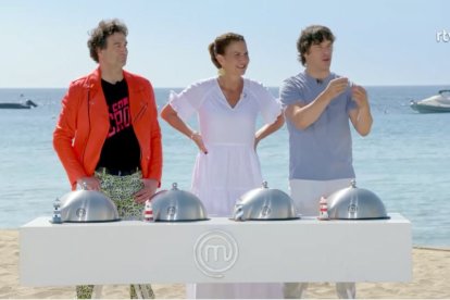 El programa está conducido por los cocineros Pepe Rodríguez, Jordi Cruz y Samantha Vallejo-Nágera.