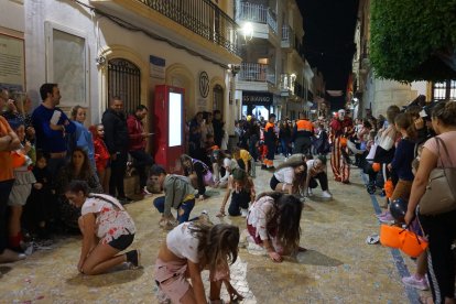 El pasacalle de \'Thriller\' sorprendió a los vecinos.