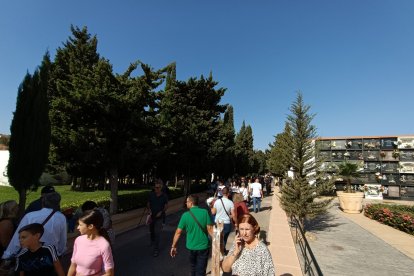 Muchos almerienses se acercaron al cementerio, pero sin grandes colas