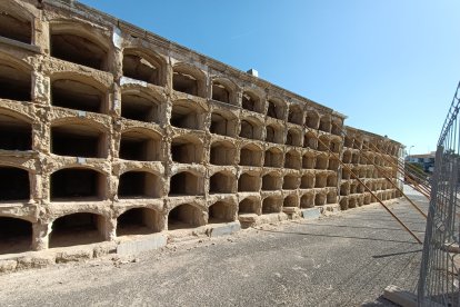 Nichos vacíos, antiguos y en mal estado que se eliminarán