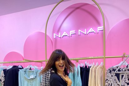 Eva Pedraza, ex Miss España, amadrinó la reapertura de Naf Naf Almería.