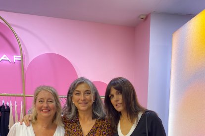 Mamen Mezquita y Eva Pedraza con Mar Blanco, directora comercial de Naf Naf España.