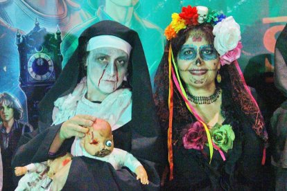 Las amigas de los novios.  