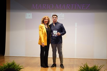 Santa Fe. Alcaldesa Trinidad Góngora y premiado.