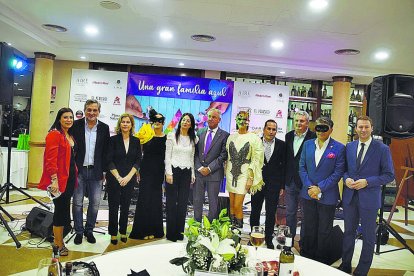 La concejala Lorena Nieto; Ángel Escobar, vicepresidente de Diputación; la concejala Paola Laynez, Eva María Pérez de ALTEA, Rosario Soto, presidenta de la Autoridad Portuaria; Diego Vargas, gerente del SAS; Mari Carmen Almagro de ALTEA, Juan