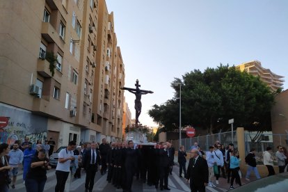 El Cristo de la Escucha ante el colegio Mar Mediterráneo.