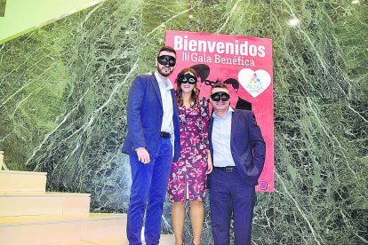 José Luis Asensio, Gloria Martínez y José Antonio Verdú, auxiliares de Farmacia.