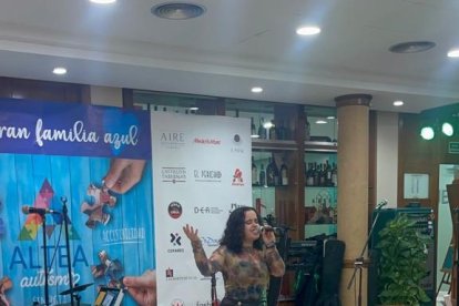 El broche de oro de la velada lo puso la joven Paula, que cantó como los ángeles.