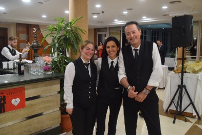 Sheila, Lili y Antonio, camareros del Club de Mar.