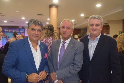 El concejal Miguel Cazorla, el gerente del SAS, Diego Vargas y el delegado de Salud, Juan de la Cruz Belmonte.