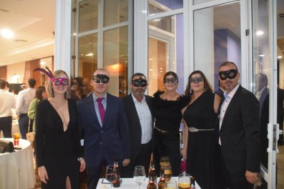 Equipo de Almagro en la terraza del Club de Mar.